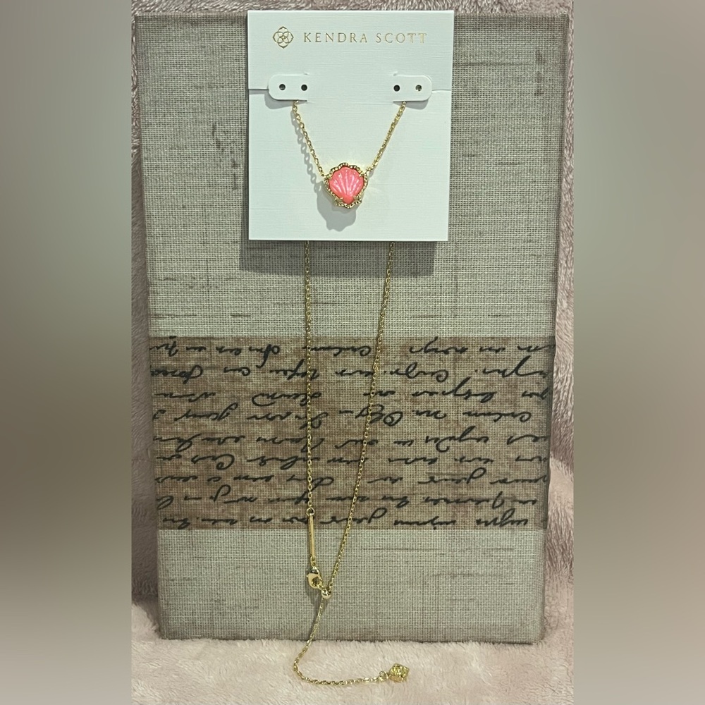 Gold Kendra Scott Brynne Necklace with Pink Shell Pendant New